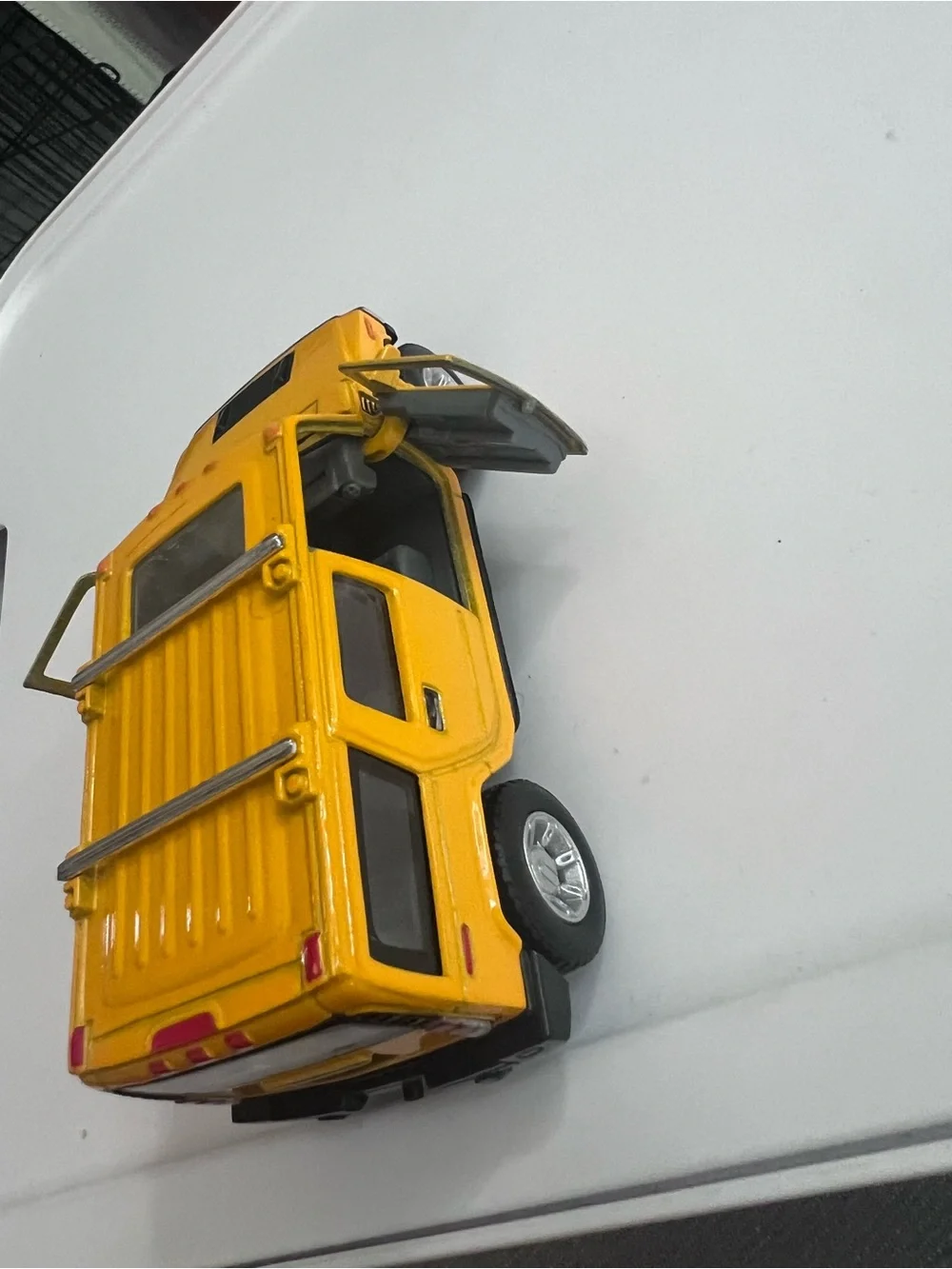 Kinsmart 2008 Hummer H2 SUV Diecast Model Toy Car 1:40 Yellow (5